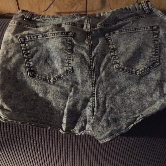 Cute shorts - Picture 2 of 2